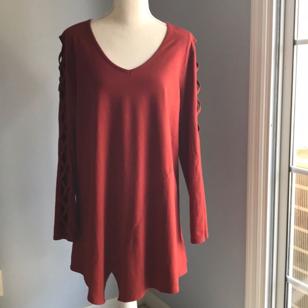 Simply Noelle sleeve detailed tunic